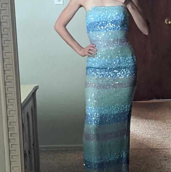 Scala Beaded Silk Gown "Mystic Water" - Picture 11 of 13